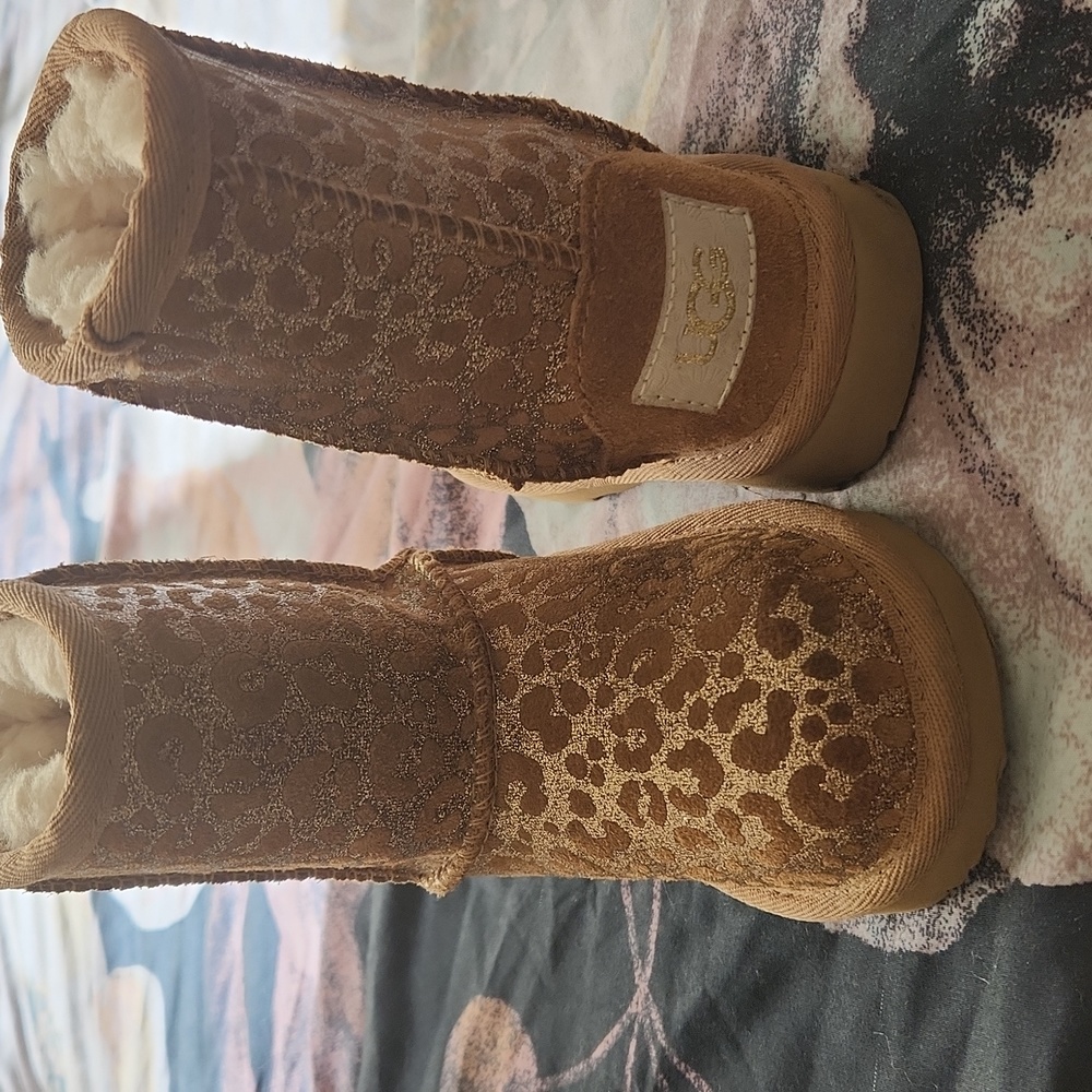 UGG Toddler Size 6